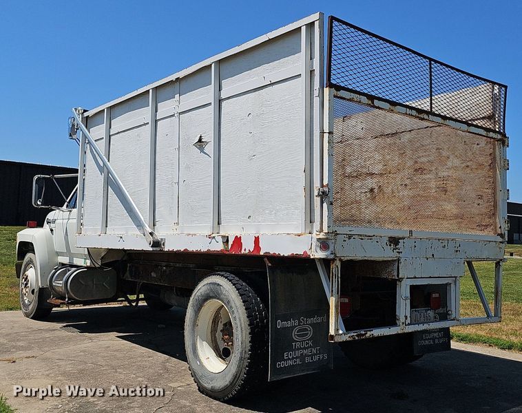 image for item DS4677 1993 Ford F700 dump truck
