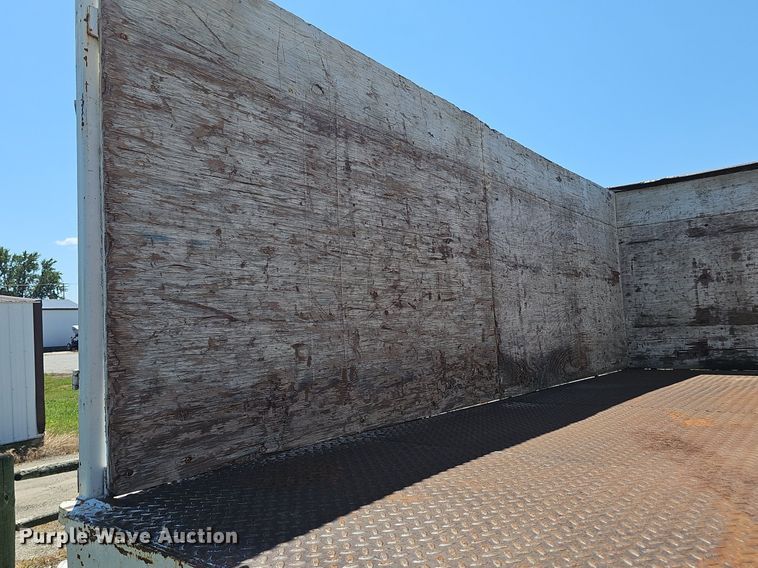 image for item DS4677 1993 Ford F700 dump truck