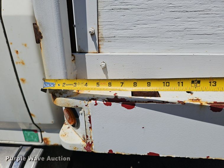 image for item DS4677 1993 Ford F700 dump truck