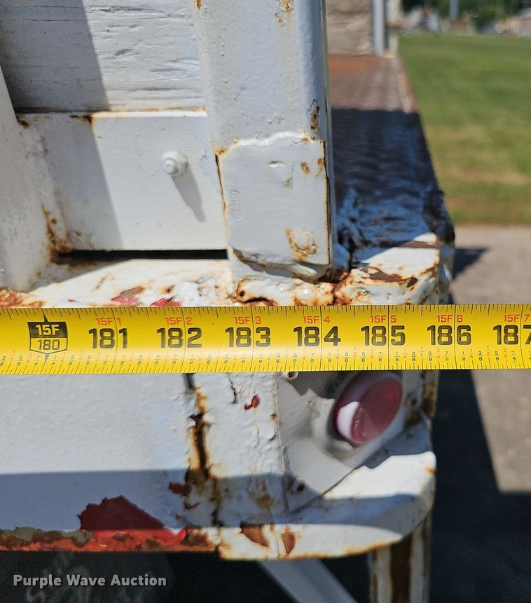 image for item DS4677 1993 Ford F700 dump truck