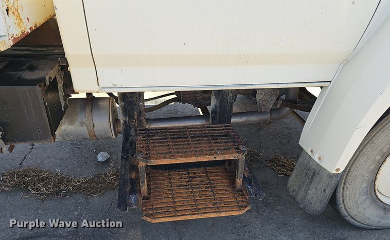 image for item DS4677 1993 Ford F700 dump truck