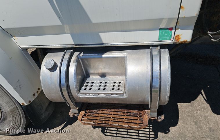 image for item DS4677 1993 Ford F700 dump truck