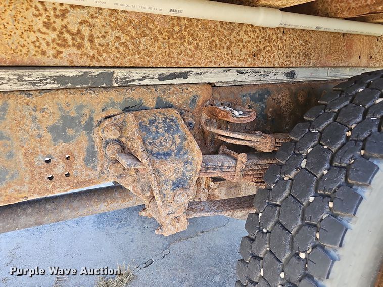 image for item DS4677 1993 Ford F700 dump truck
