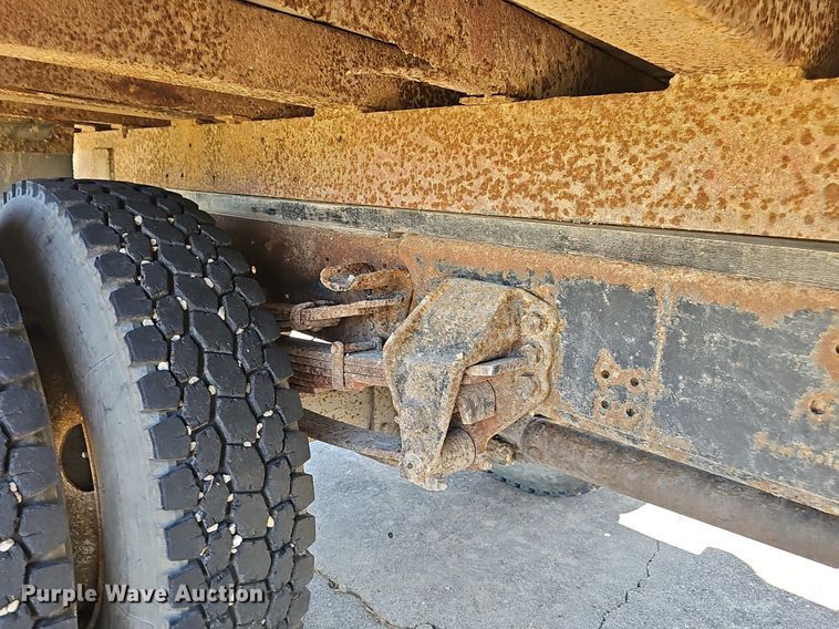 image for item DS4677 1993 Ford F700 dump truck