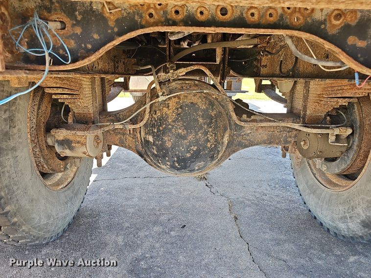 image for item DS4677 1993 Ford F700 dump truck