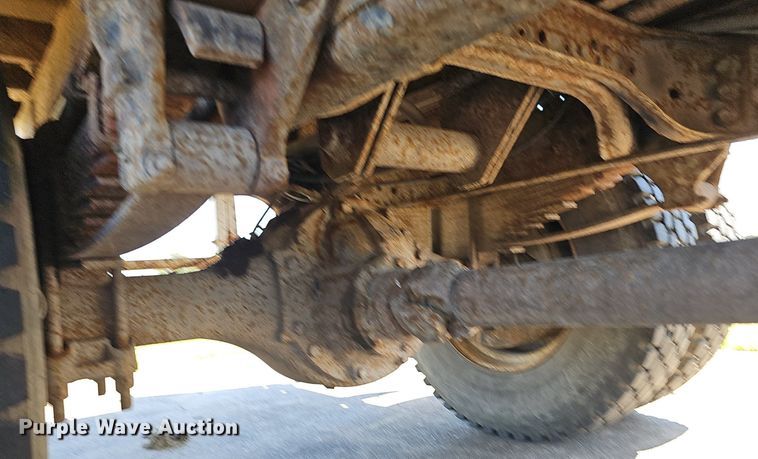 image for item DS4677 1993 Ford F700 dump truck