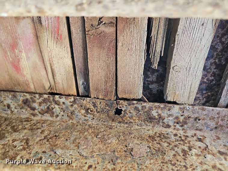 image for item DS4677 1993 Ford F700 dump truck