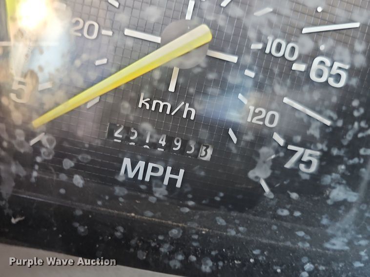 image for item DS4677 1993 Ford F700 dump truck