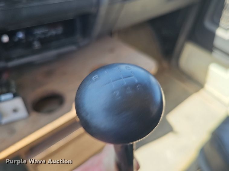 image for item DS4677 1993 Ford F700 dump truck