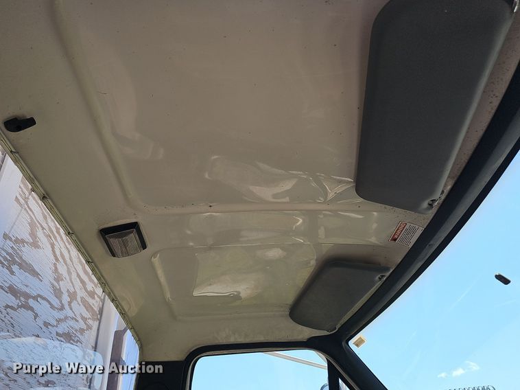 image for item DS4677 1993 Ford F700 dump truck