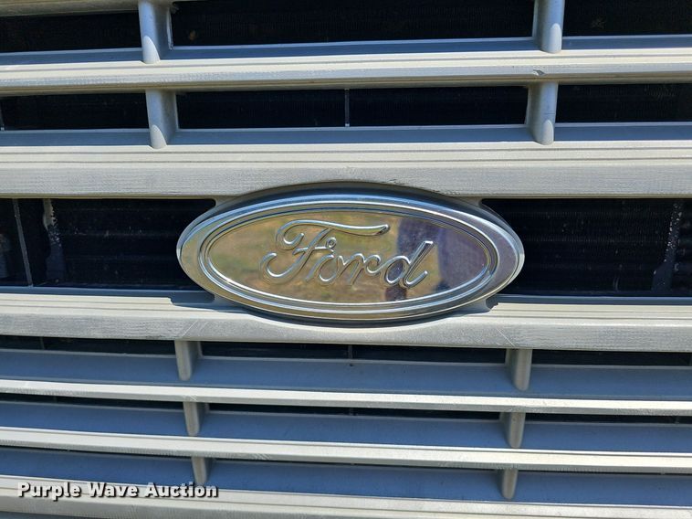 image for item DS4677 1993 Ford F700 dump truck