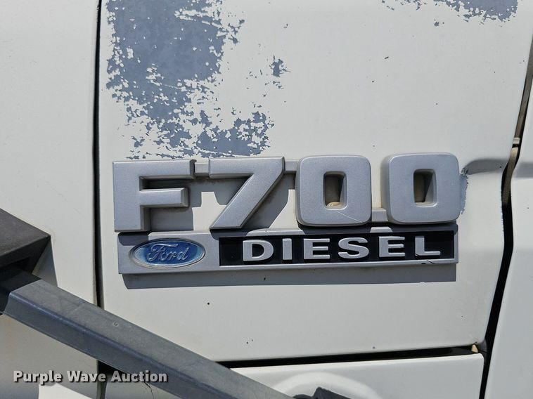 image for item DS4677 1993 Ford F700 dump truck