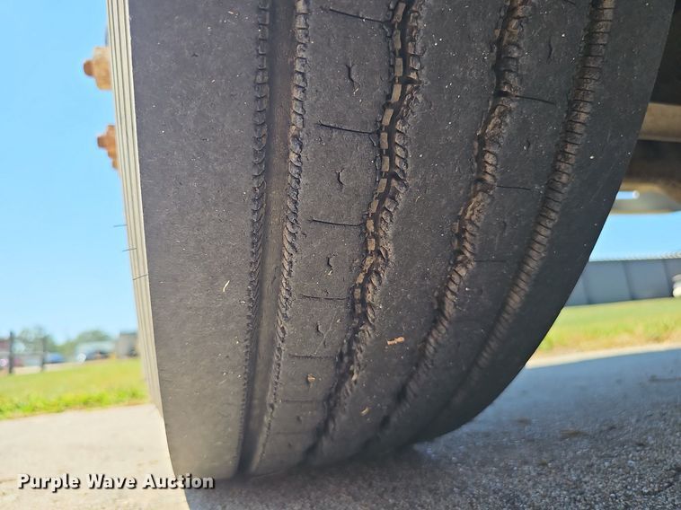 image for item DS4677 1993 Ford F700 dump truck