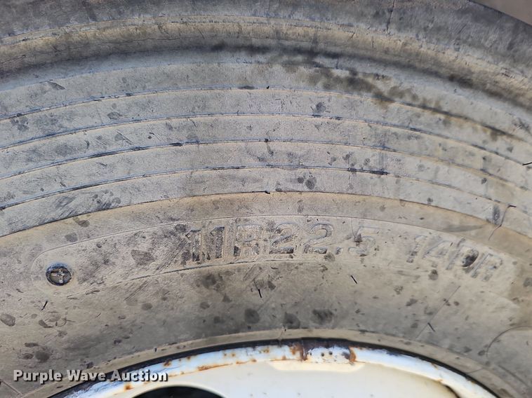 image for item DS4677 1993 Ford F700 dump truck