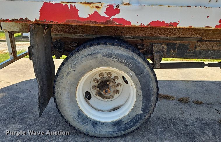 image for item DS4677 1993 Ford F700 dump truck