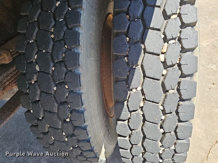 image for item DS4677 1993 Ford F700 dump truck