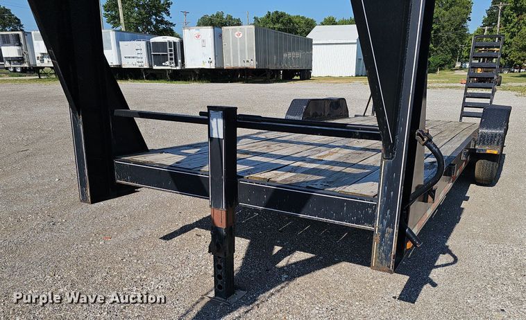 image for item DS4678 2007 Circle D 20S2GNLF equipment trailer