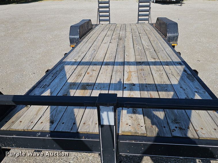 image for item DS4678 2007 Circle D 20S2GNLF equipment trailer