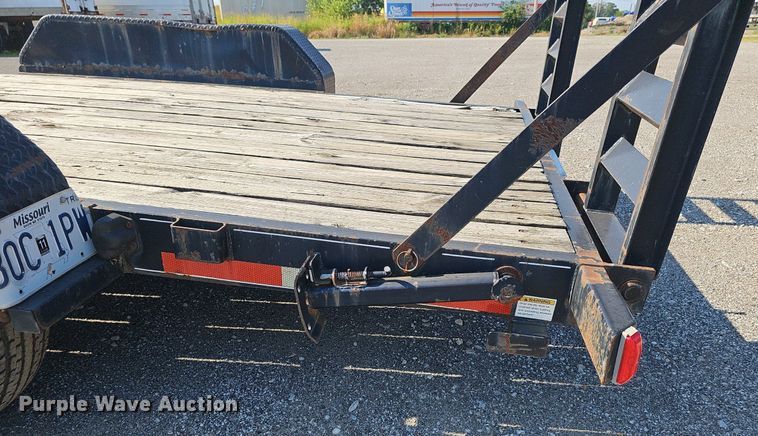 image for item DS4678 2007 Circle D 20S2GNLF equipment trailer