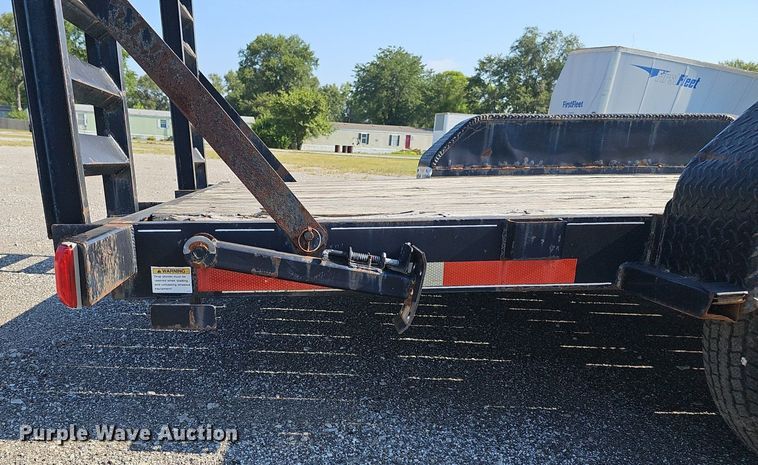 image for item DS4678 2007 Circle D 20S2GNLF equipment trailer