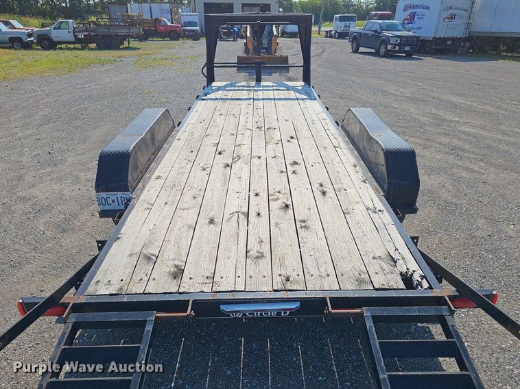 image for item DS4678 2007 Circle D 20S2GNLF equipment trailer