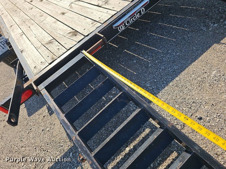 image for item DS4678 2007 Circle D 20S2GNLF equipment trailer