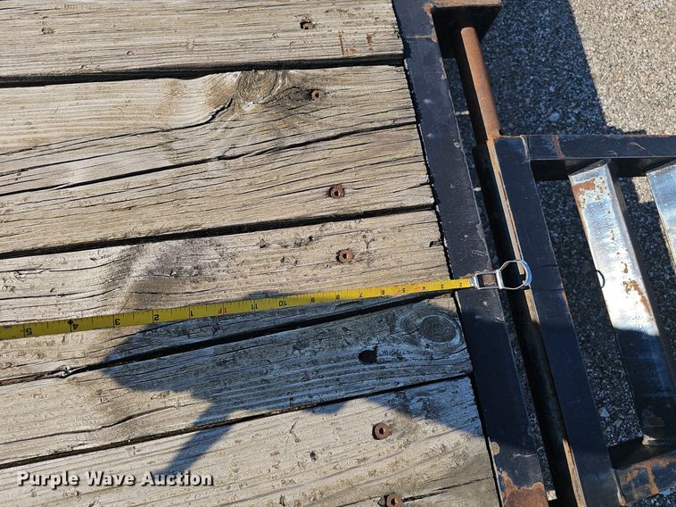 image for item DS4678 2007 Circle D 20S2GNLF equipment trailer