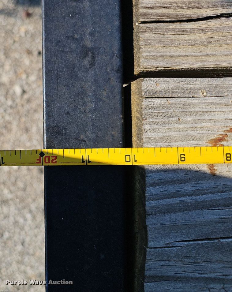 image for item DS4678 2007 Circle D 20S2GNLF equipment trailer