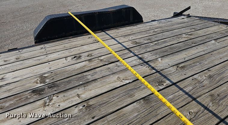 image for item DS4678 2007 Circle D 20S2GNLF equipment trailer