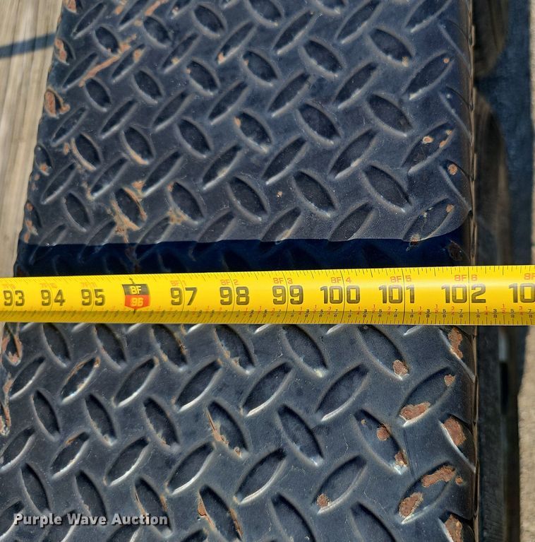 image for item DS4678 2007 Circle D 20S2GNLF equipment trailer