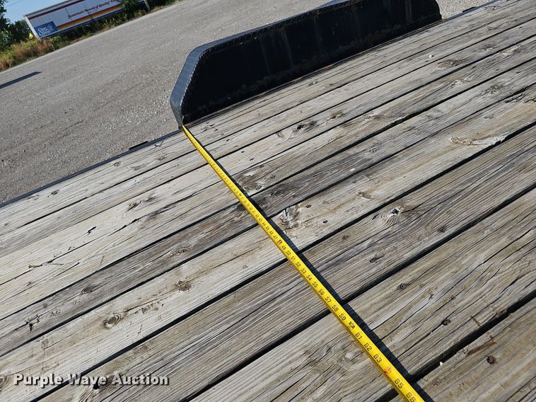 image for item DS4678 2007 Circle D 20S2GNLF equipment trailer