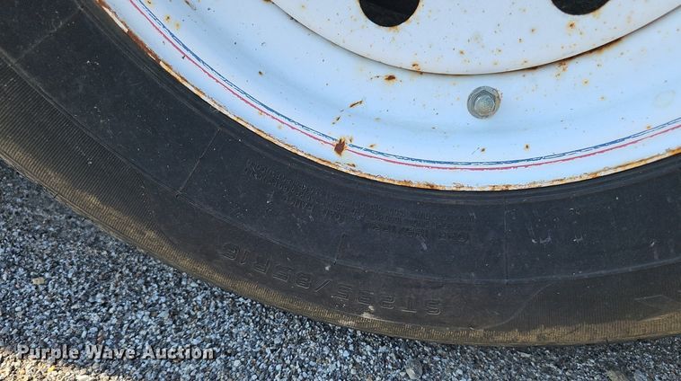 image for item DS4678 2007 Circle D 20S2GNLF equipment trailer