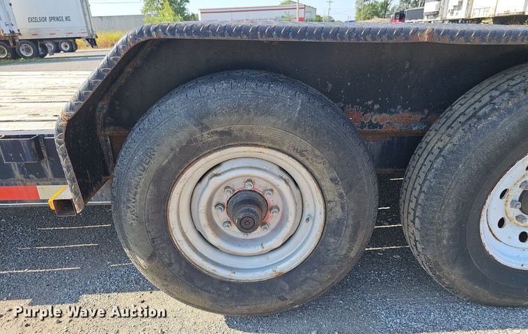 image for item DS4678 2007 Circle D 20S2GNLF equipment trailer