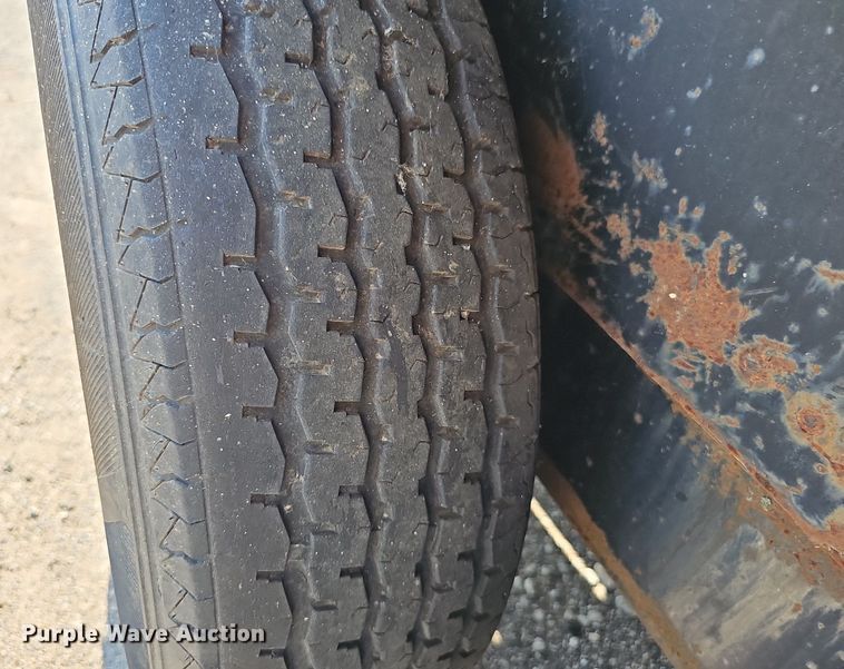 image for item DS4678 2007 Circle D 20S2GNLF equipment trailer