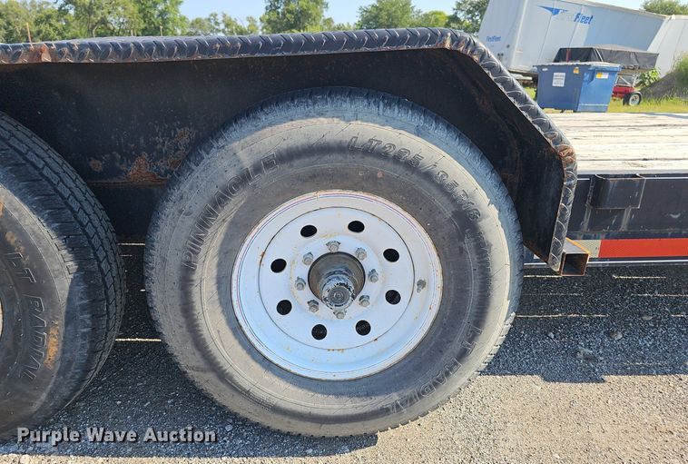 image for item DS4678 2007 Circle D 20S2GNLF equipment trailer