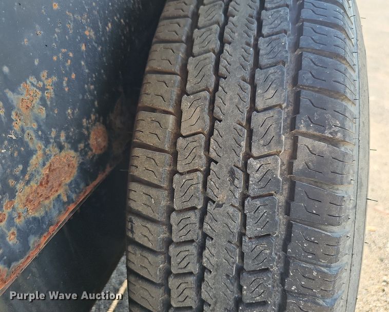 image for item DS4678 2007 Circle D 20S2GNLF equipment trailer