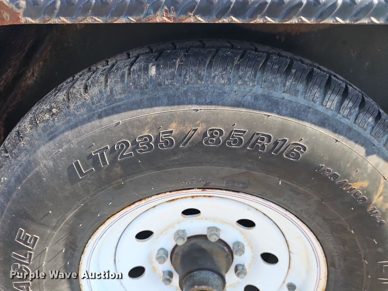 image for item DS4678 2007 Circle D 20S2GNLF equipment trailer