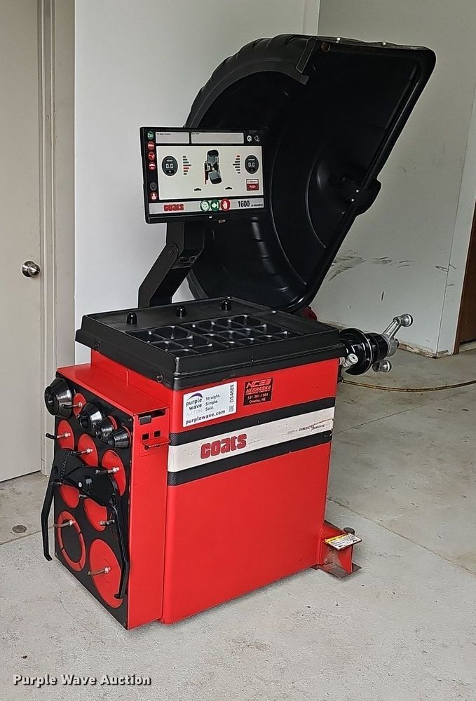 image for item DS4689 Coats 1600 Direct Drive tire balancer