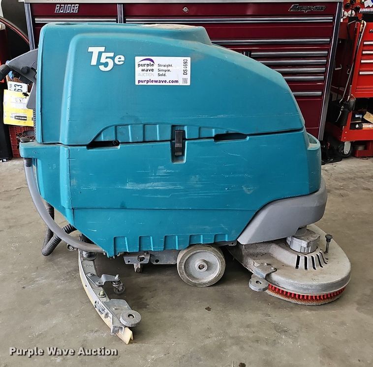 image for item DS4693 2015 Tenant T5e floor sweeper