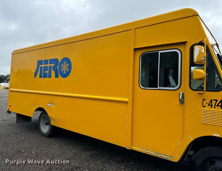 image for item DV5838 1995 Chevrolet  P30 delivery truck