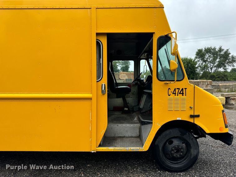 image for item DV5838 1995 Chevrolet  P30 delivery truck