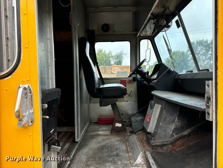 image for item DV5838 1995 Chevrolet  P30 delivery truck