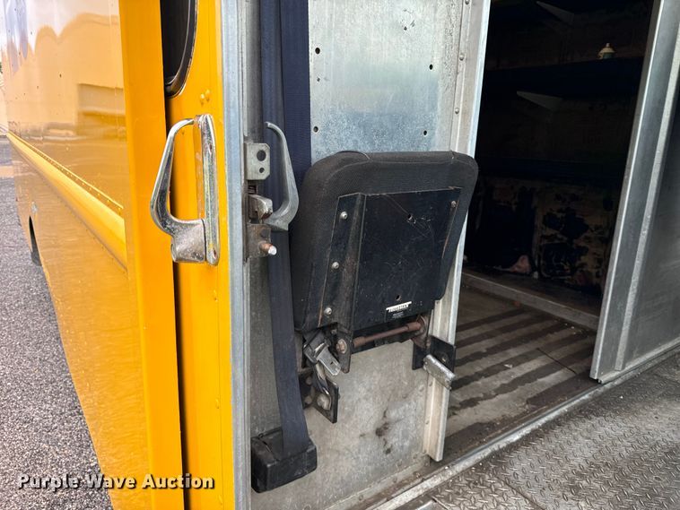 image for item DV5838 1995 Chevrolet  P30 delivery truck