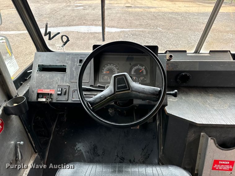 image for item DV5838 1995 Chevrolet  P30 delivery truck