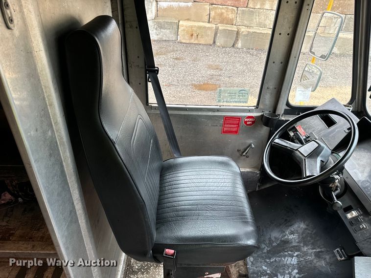 image for item DV5838 1995 Chevrolet  P30 delivery truck