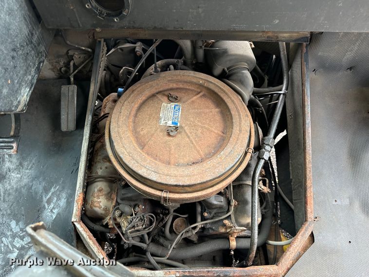 image for item DV5838 1995 Chevrolet  P30 delivery truck