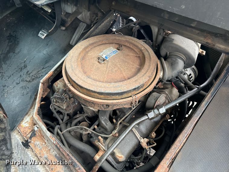 image for item DV5838 1995 Chevrolet  P30 delivery truck