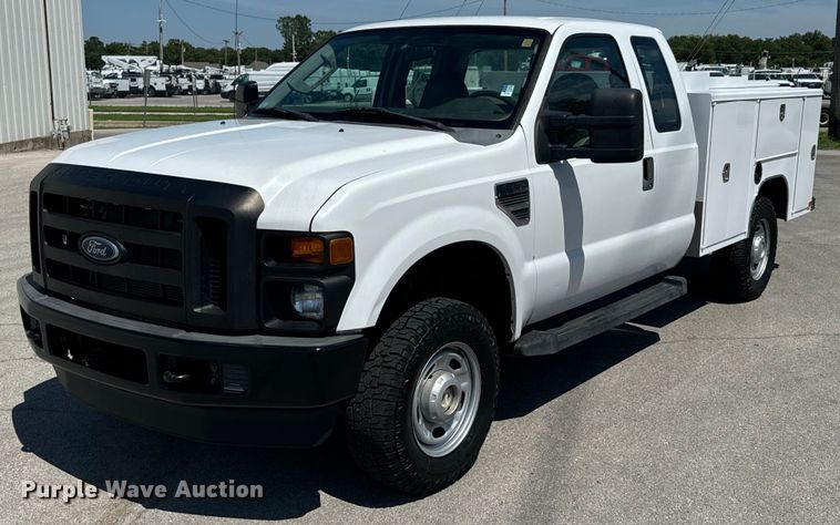 image for item DX1026 2009 Ford F250 Super Duty XL SuperCab utility bed pickup truck