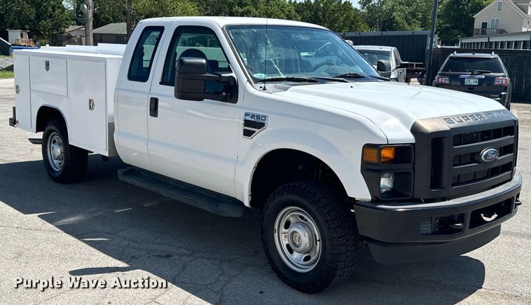 image for item DX1026 2009 Ford F250 Super Duty XL SuperCab utility bed pickup truck