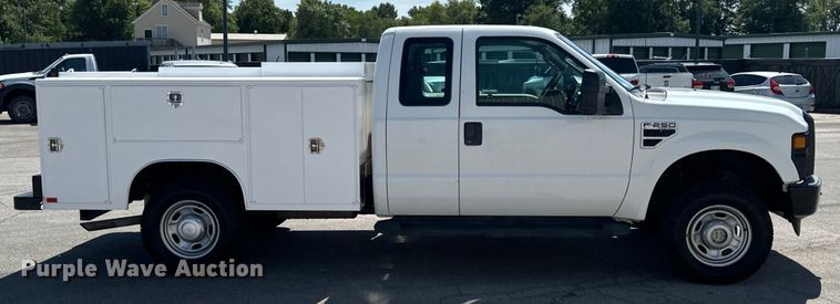 image for item DX1026 2009 Ford F250 Super Duty XL SuperCab utility bed pickup truck